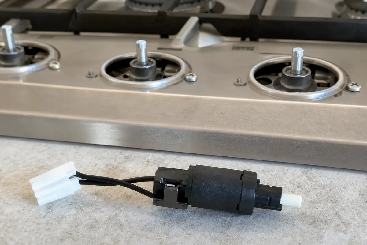 Cooktop ignition switch for one LG burner with no click