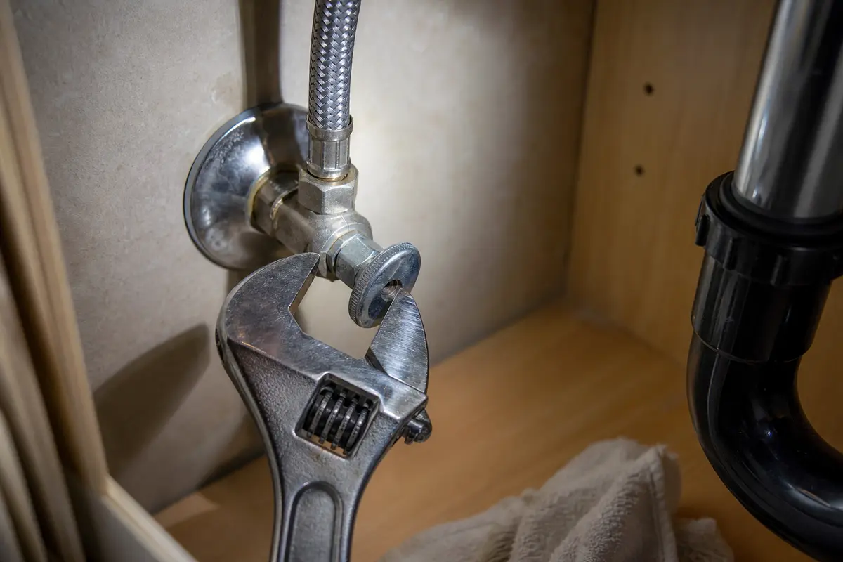 Adjustable wrench for shutoff valve leaking