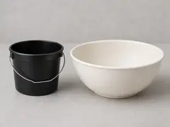 Small bucket or deep container tool