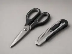 Utility knife or heavy-duty scissors tool