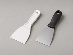 Long-handled scraper or putty knife tool