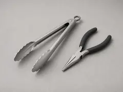 Tongues or needle-nose pliers tool