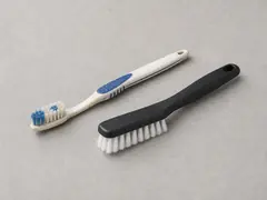 Soft brush or old toothbrush tool