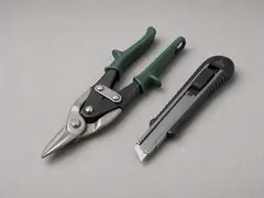 Tin snips or utility knife tool